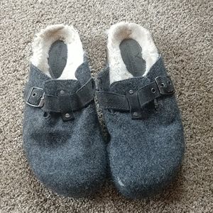 American Eagle clogs